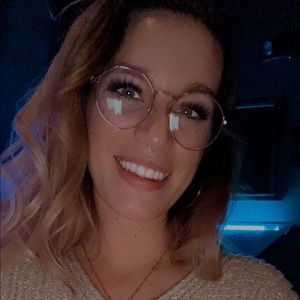 Meet your Posher, Michaela